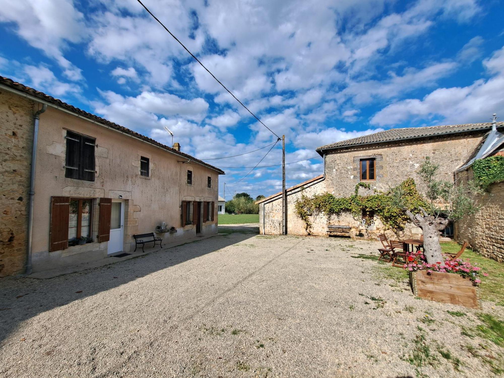 Sanxay Domaine De La Briouse Bed & Breakfast エクステリア 写真